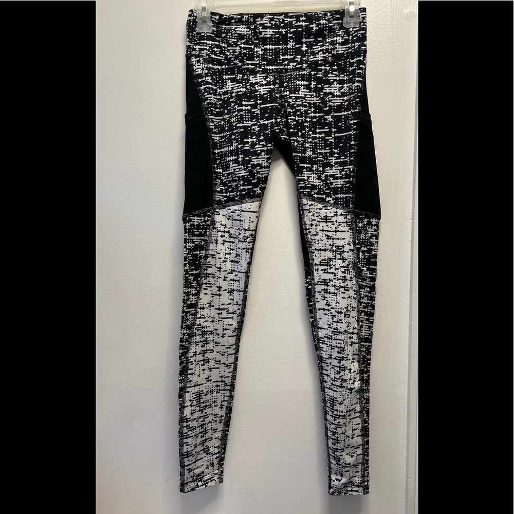 Black & White leggings.